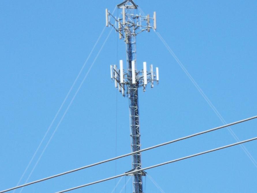 100_0255_scenery_celltower.JPG 34.2K